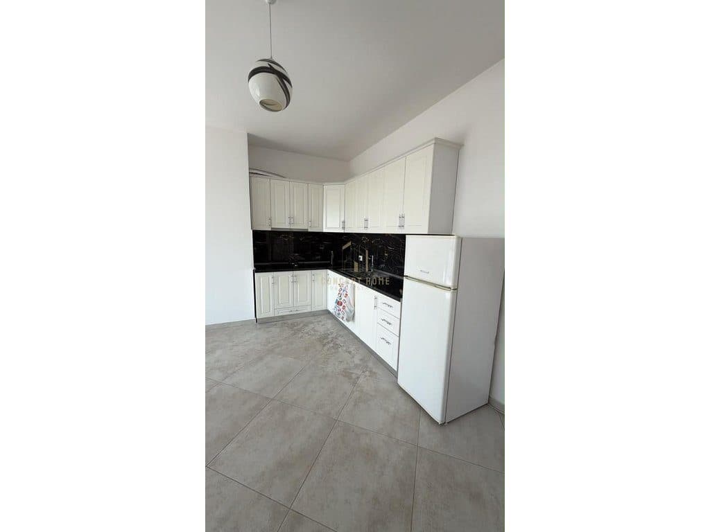 Jepet me qera qera Apartamenti 1+1 tek farmacia 10 2