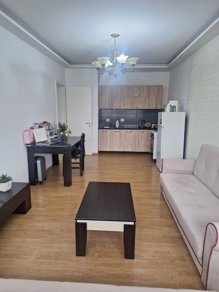 Jepet me qera apartamnet 2+1 tek Rr Niko Avrami 2