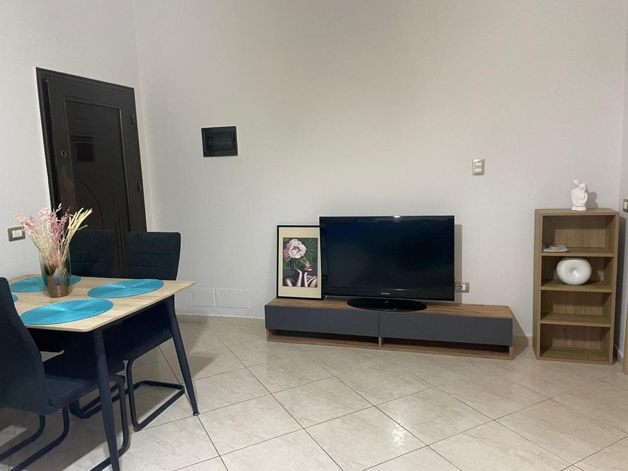 Jepet me qera Apartament 1+1 ne Qytet Studenti 3