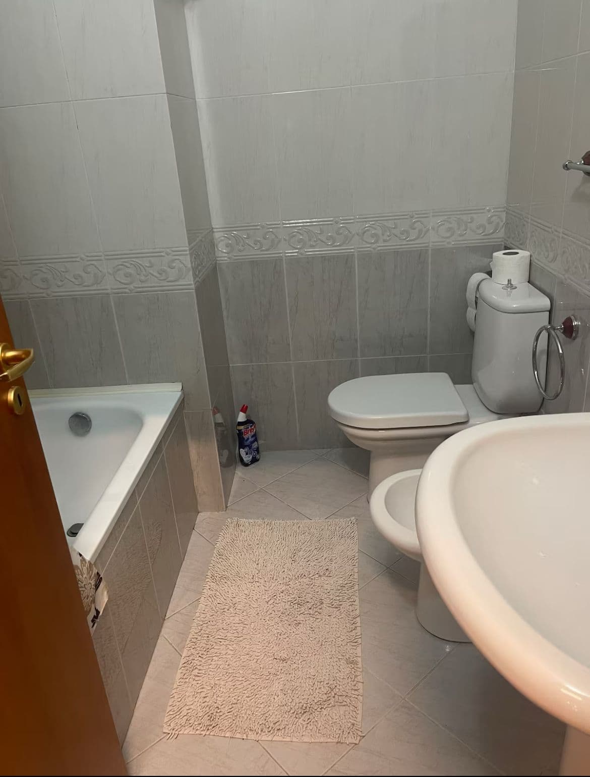 Jepet me qera Apartament tek Komuna e Parisit / 600 euro 3