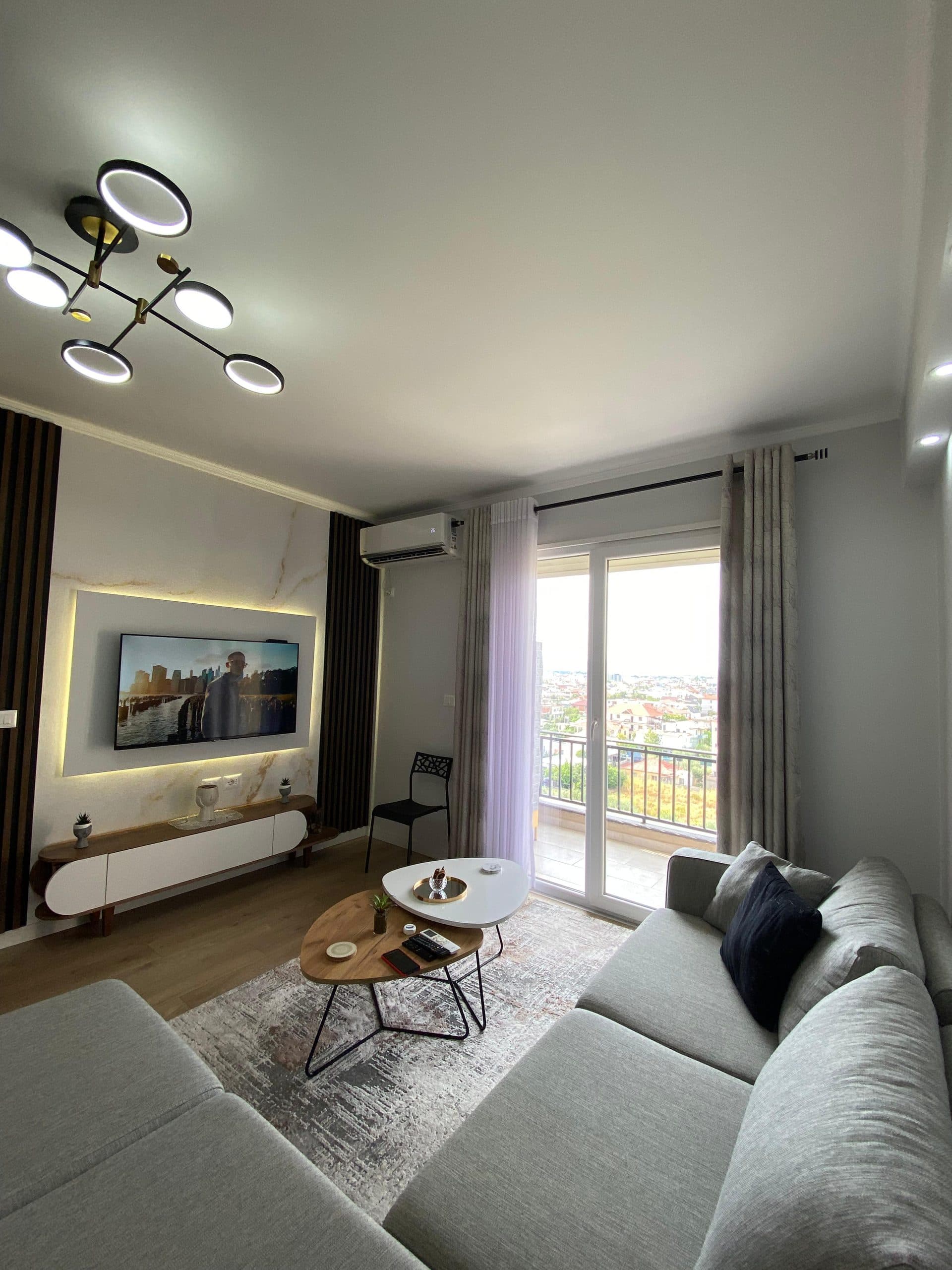 Shitet Apartament 2+1 ne Kamez