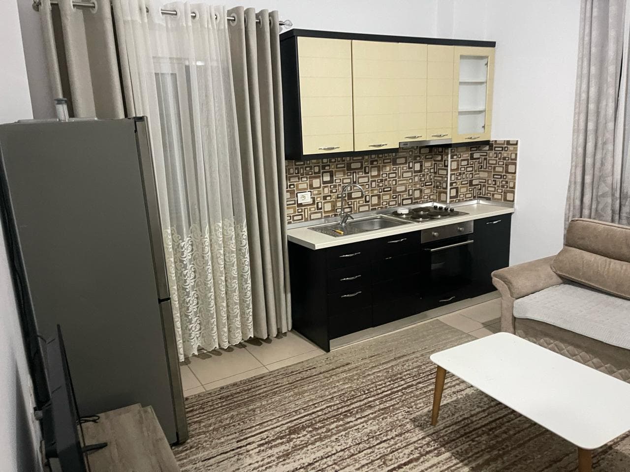 Jepet me qira apartament 1+1 Rruga 5 Maji 3