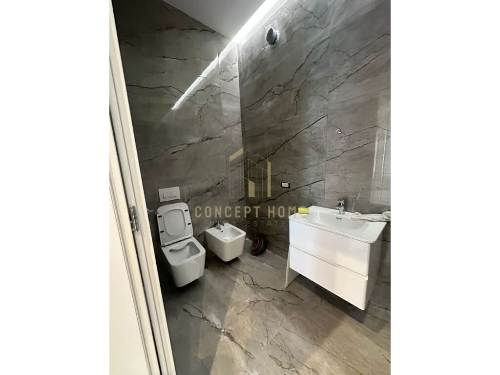 Jepet me qera Apartament 2+1+2+ parkim tek Kompleksi Delijorgj-1300 eur 2