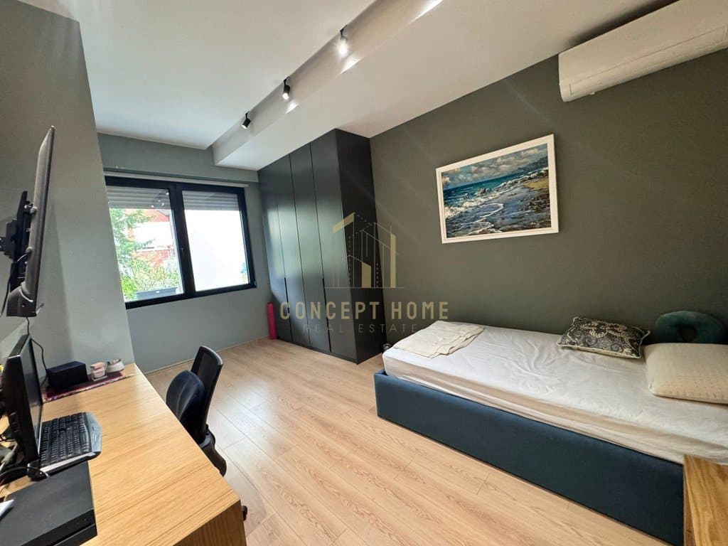 Shitet Apartament 3+1+2 tek Liqeni i Thate 3