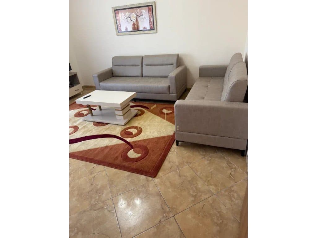 Apartament me qera 1+1 tek Medreseja.