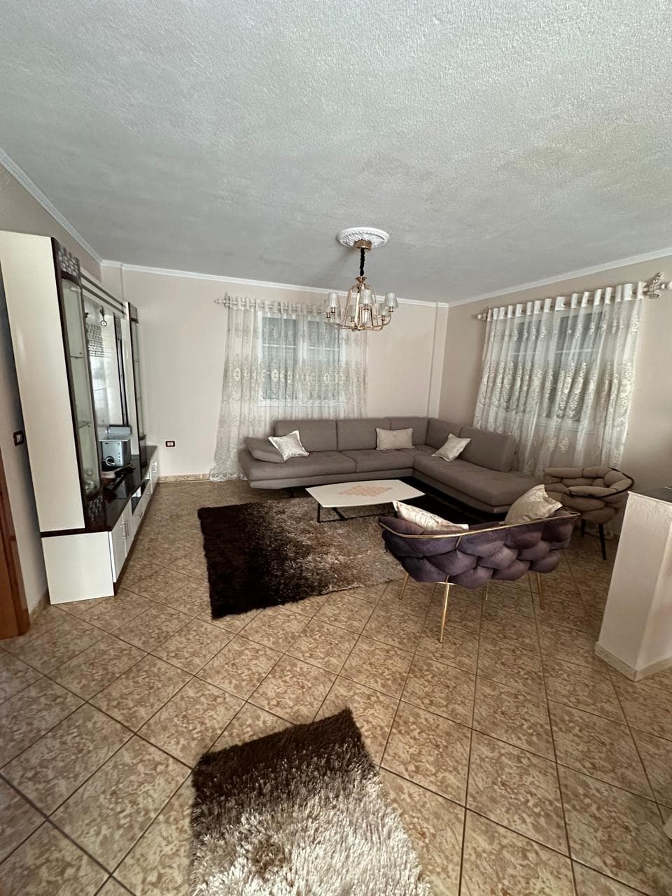 Shtëpi private 2 Kate Me Qira në Laknas / Kamëz - 500€ | 300 m²