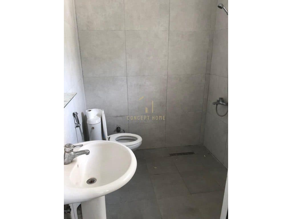 Jepet me qera shtepi private 2+1 Mbrapa Fakultetit Mjeksise