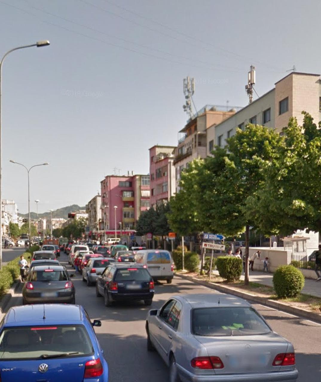 Jepet ambjent biznesi me qera tek 21 dhjetori/900 euro