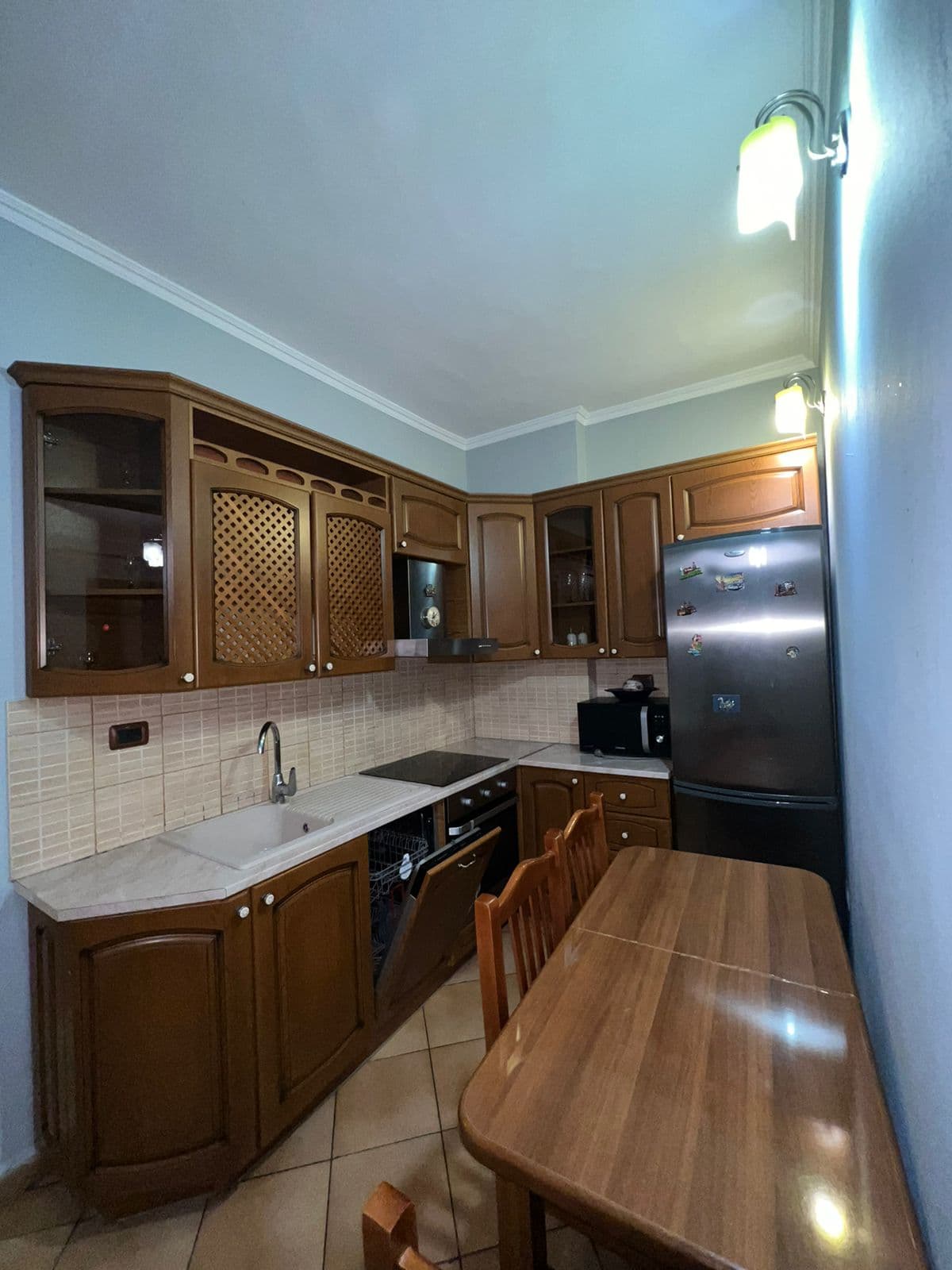 Apartament 3+1+2 Me Qira tek Komuna e Parisit - 750€ 3
