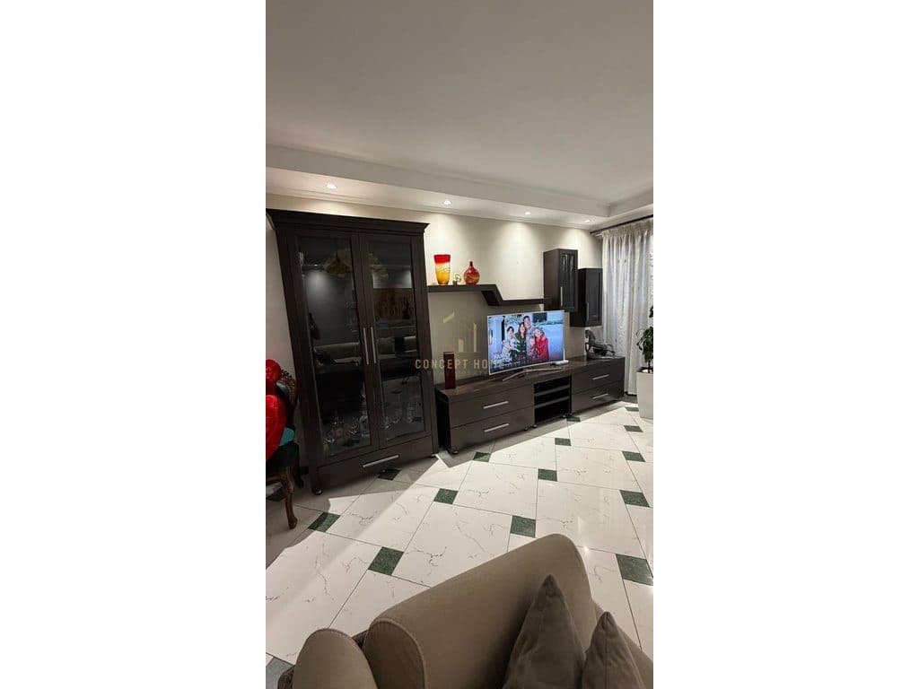 Jepet me qera Apartament 3+1+2 poste parkimi tek 3