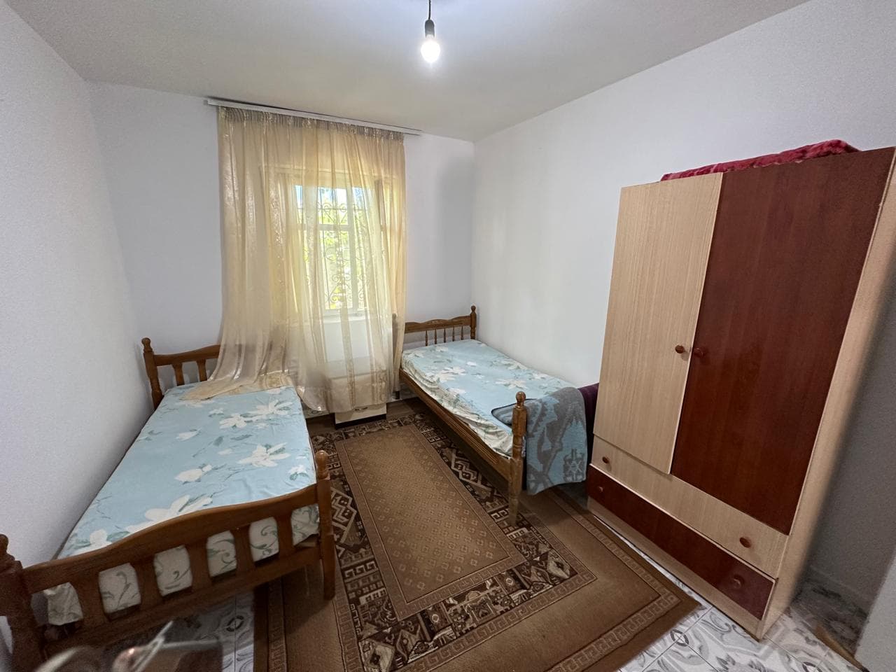 Shtëpi 1+1 për Qira në Rrugën Jordan Misja, Tiranë - 250€ | 65 m²