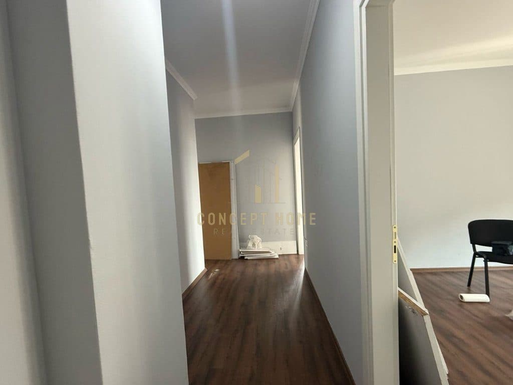 Jepet me qera 3+1 Porcelan, perballe UET-se