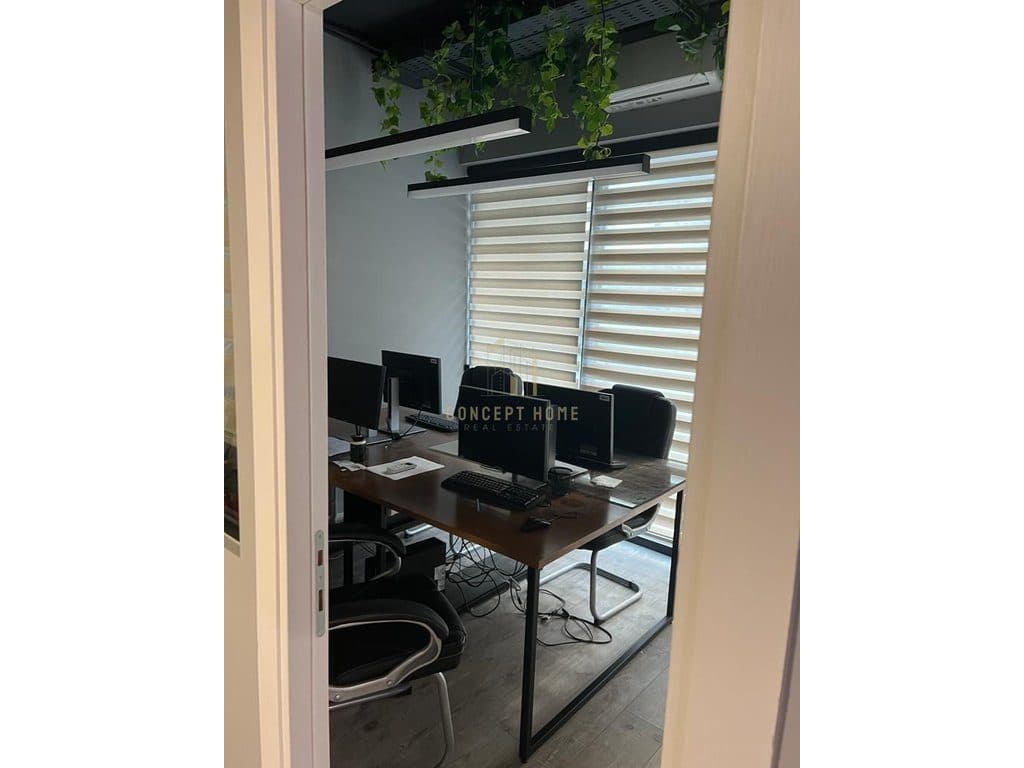 Jepet me qera ambient per Zyra i mobiluar prane 21 Dhjetorit "Square 21" 3