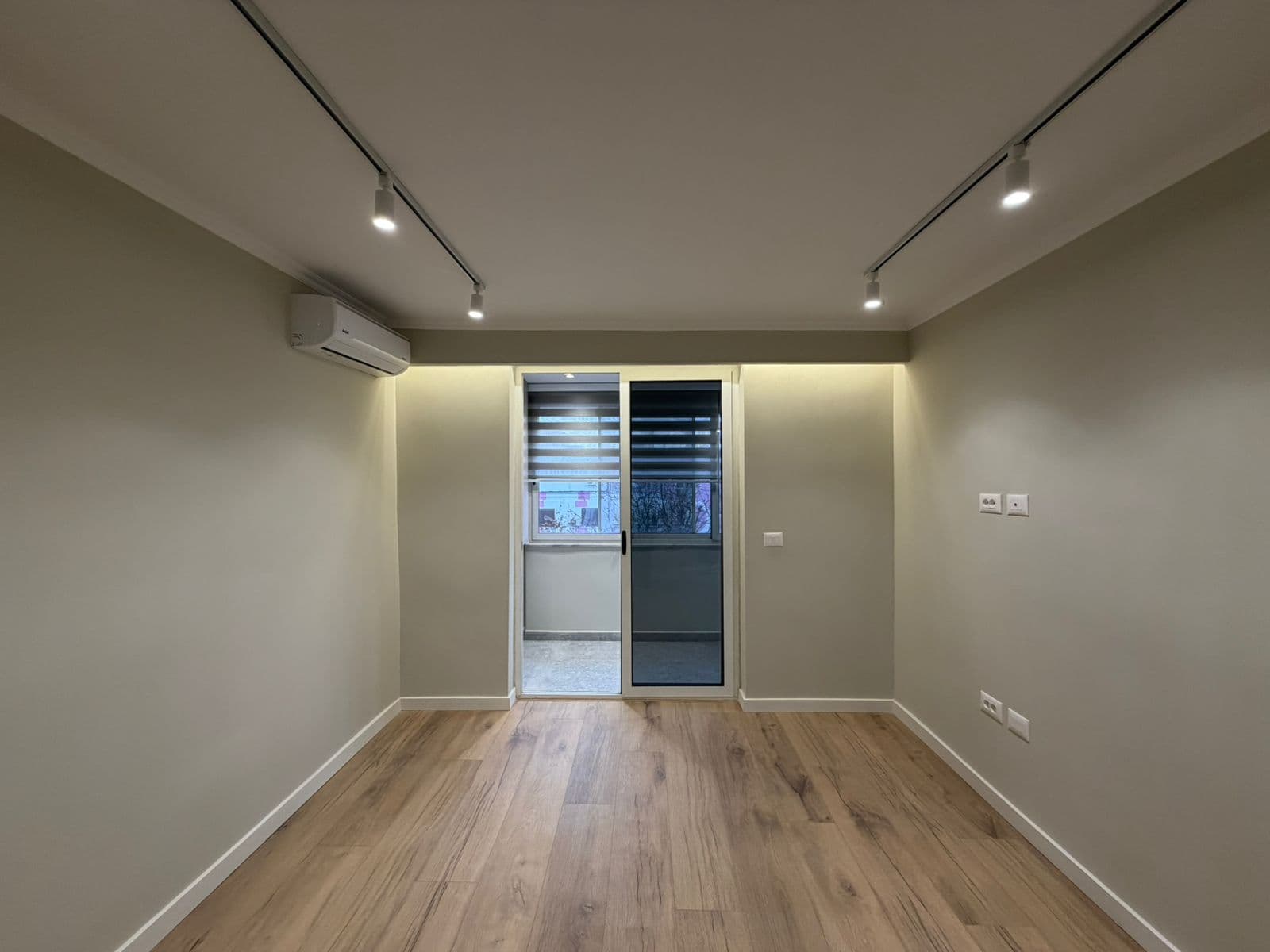 Shitet apartament 1+1 tek Kryqezimi i 21. 3