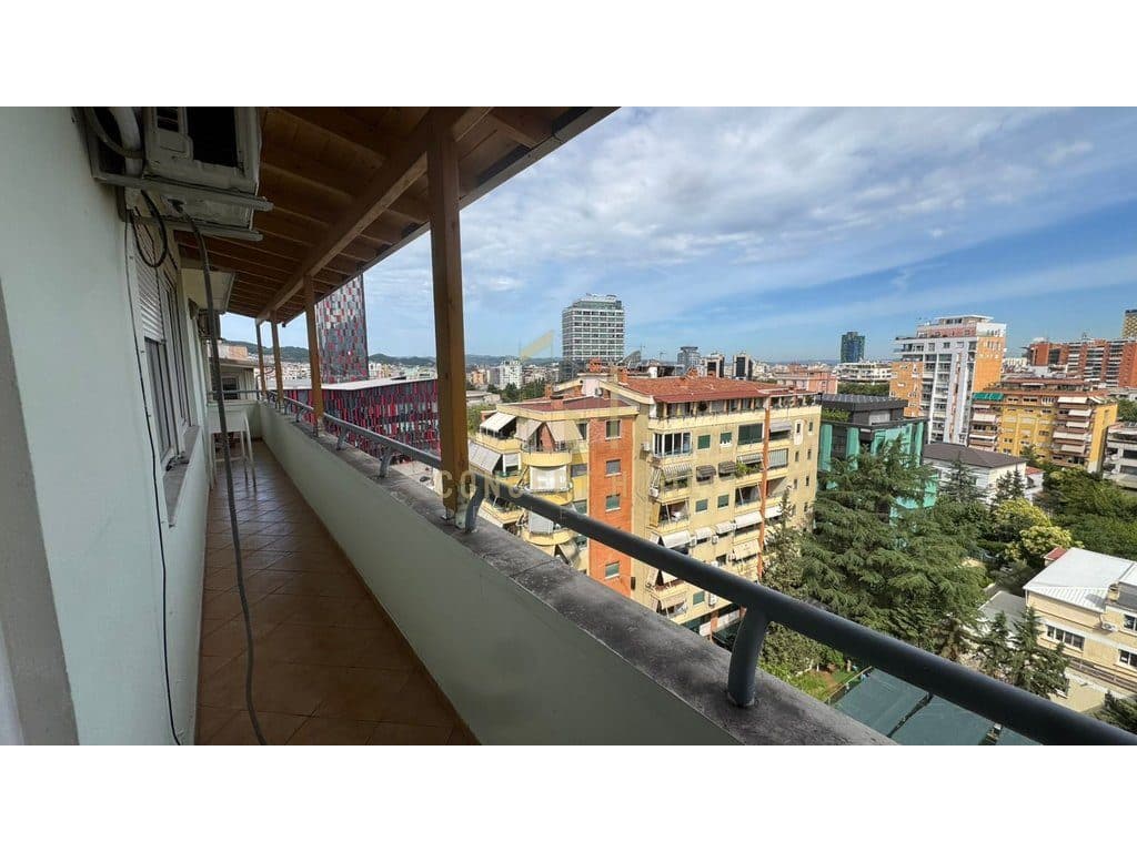 Jepet me qera apartament 3+1 te Kodra e Diellit. 2