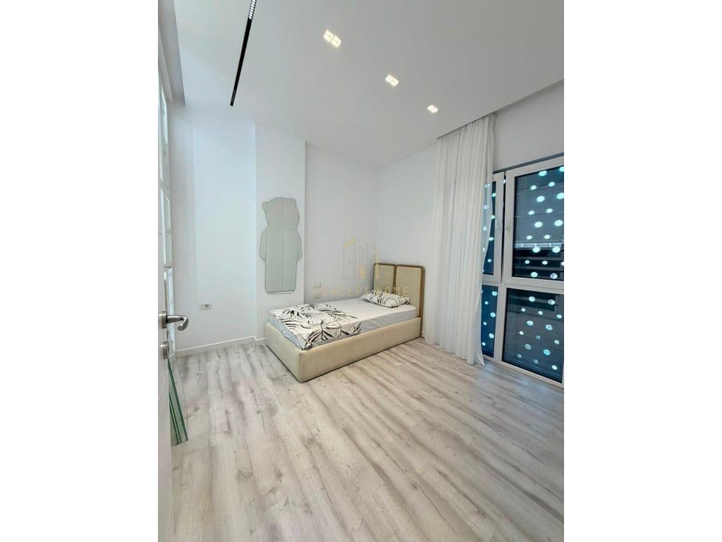 Jepet me qera apartament 2+1 tek 4