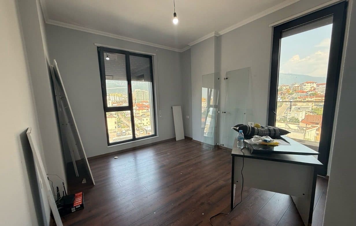 Jepet me qera 3+1 Ne Kinostudio, perballe UET-se 2