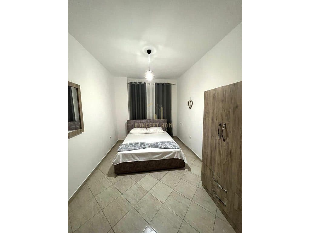 Shitet apartament 2+1 ne Kombinat 4