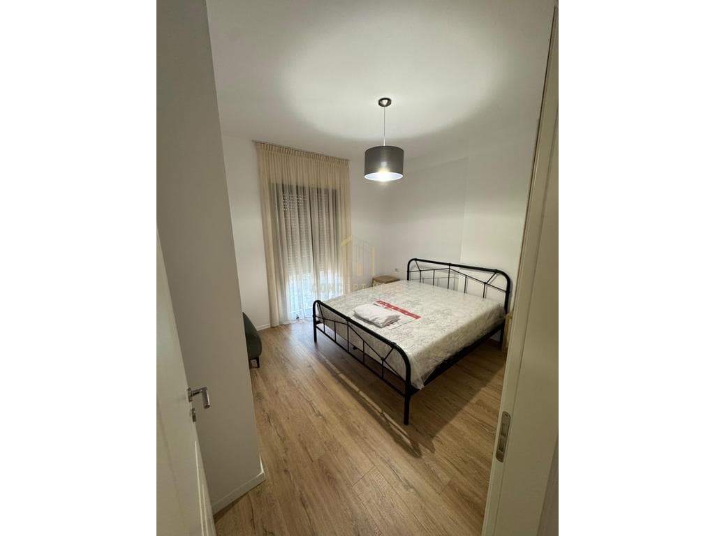 Jepet me qera apartament 2+1 tek 21 Dhjetori 4