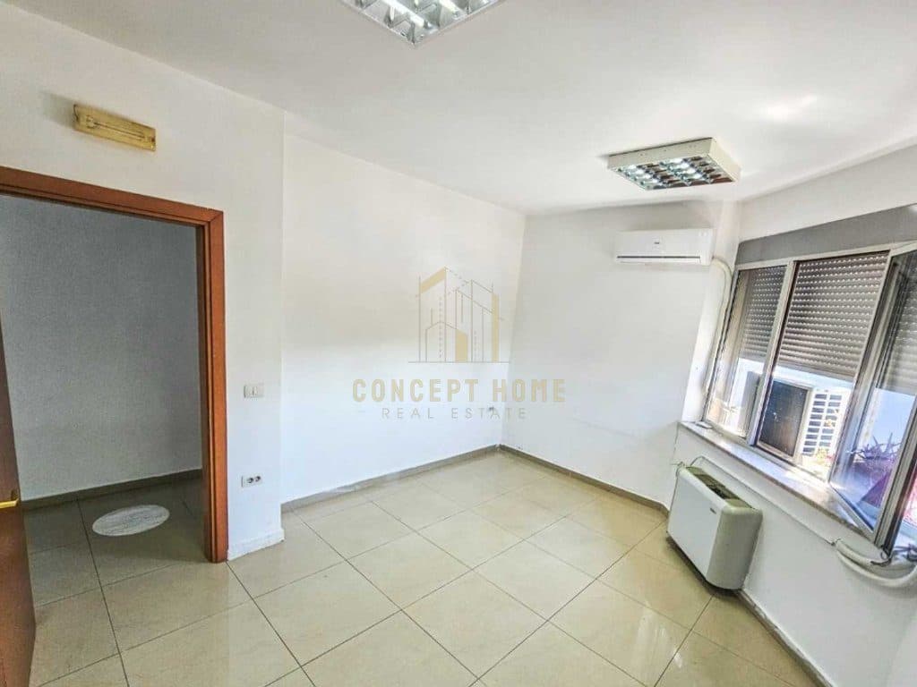 Ambient Komercial 3+1+2 Me Qira në Rruga e Dibrës, Tiranë - 2800€ | 300 m² 4