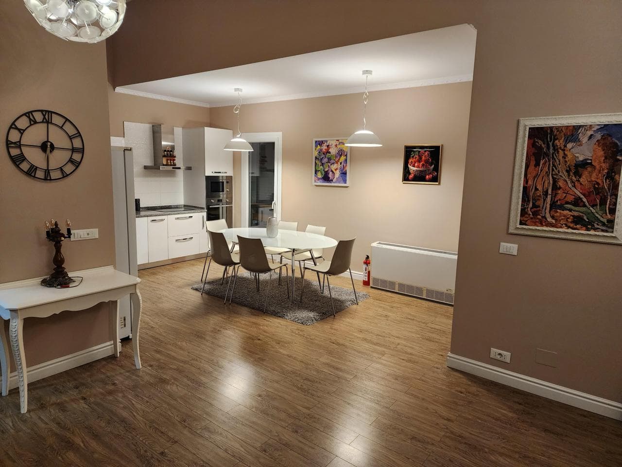 🏡 Vilë moderne me qira në Long Hill Residence, Lundër