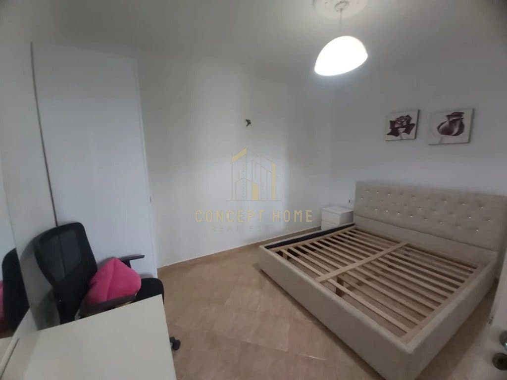 Jepet me qera apartament 2+1 te Tregu Elektrik/Cmimi: 55.000 ALL 4