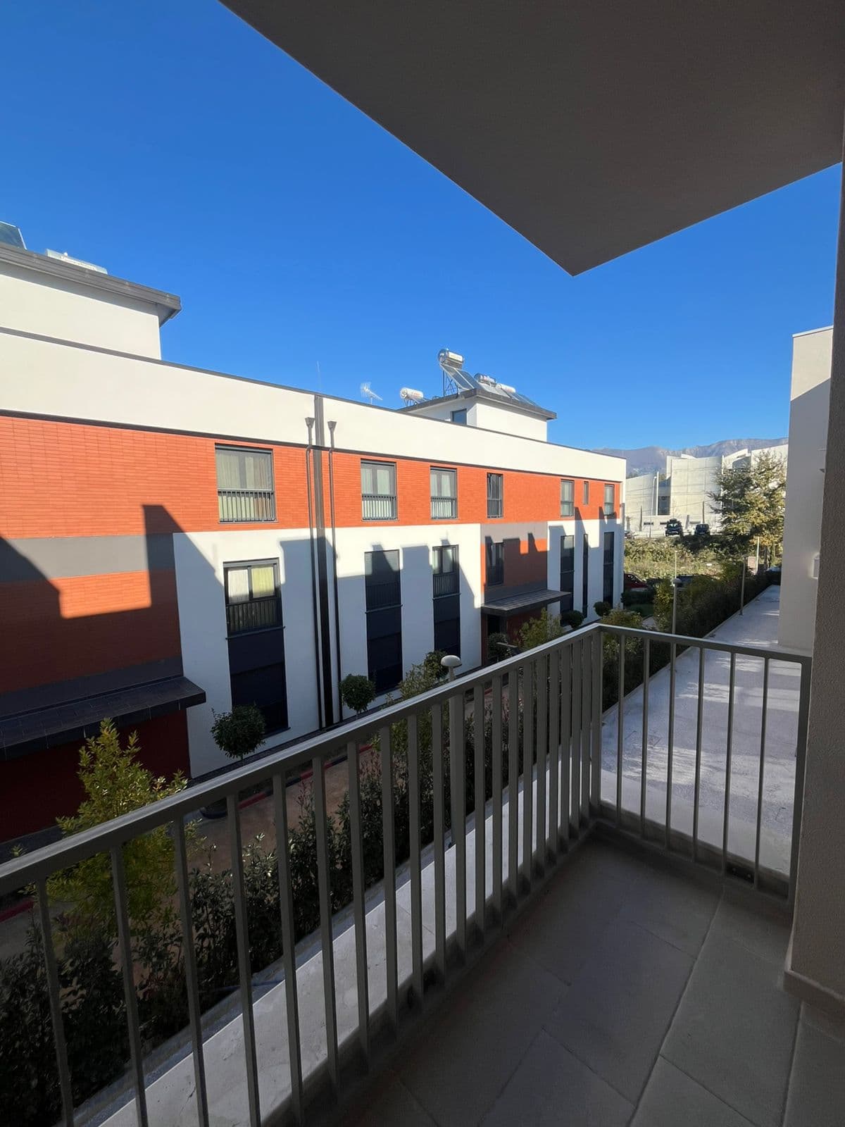 Shitet Apartament 1+1 tek Liqeni i Thate
