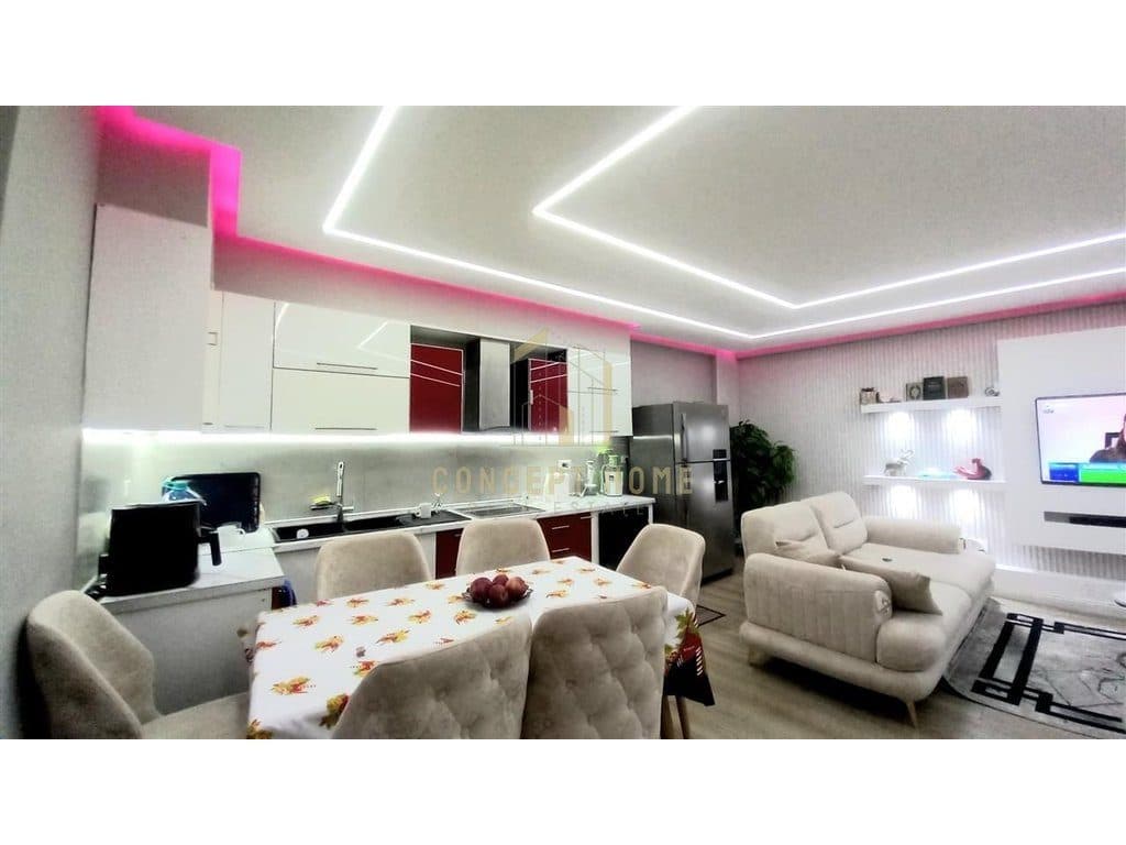 Shitet apartament 2+1+2 ne Fresk