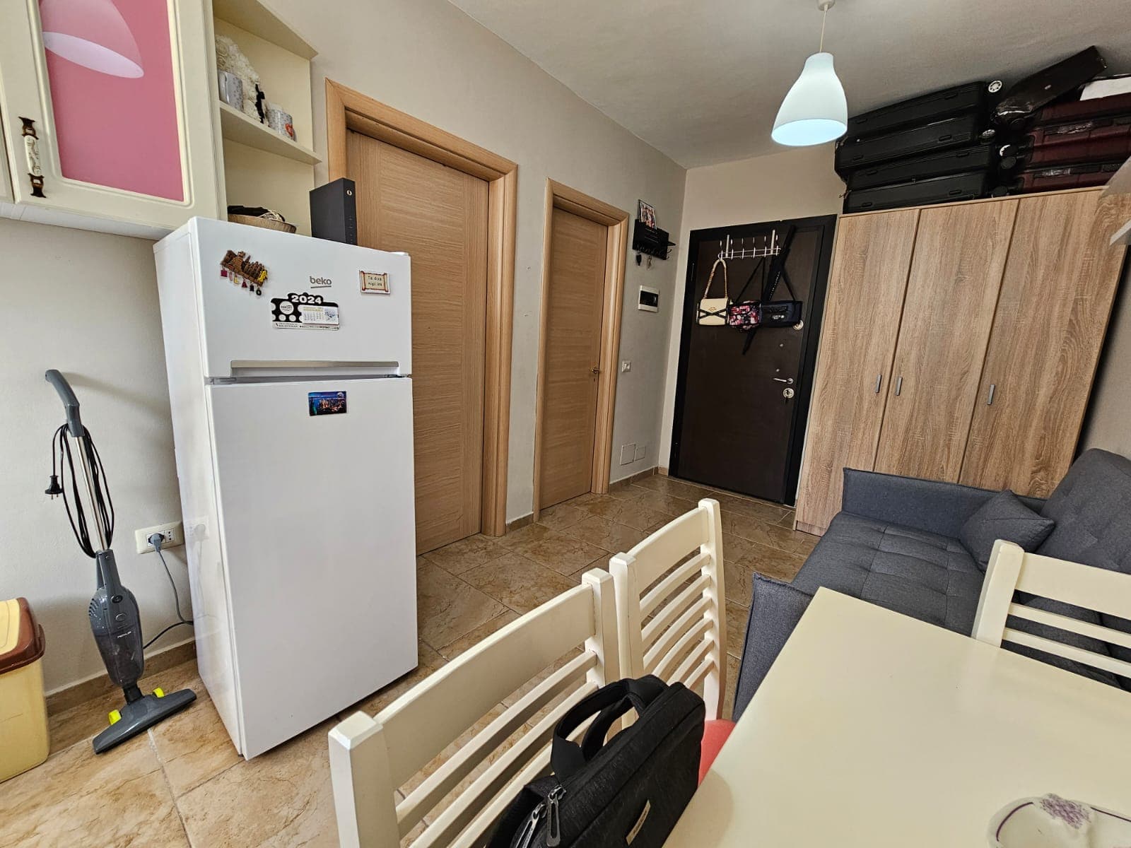 Jepet me qera apartament 1+1 Tek Liqeni i Thate 3