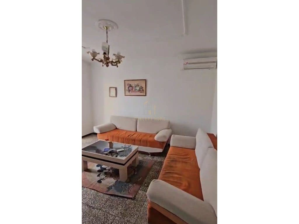 Shitet Apartament 1+1 Tek Pazari i Ri