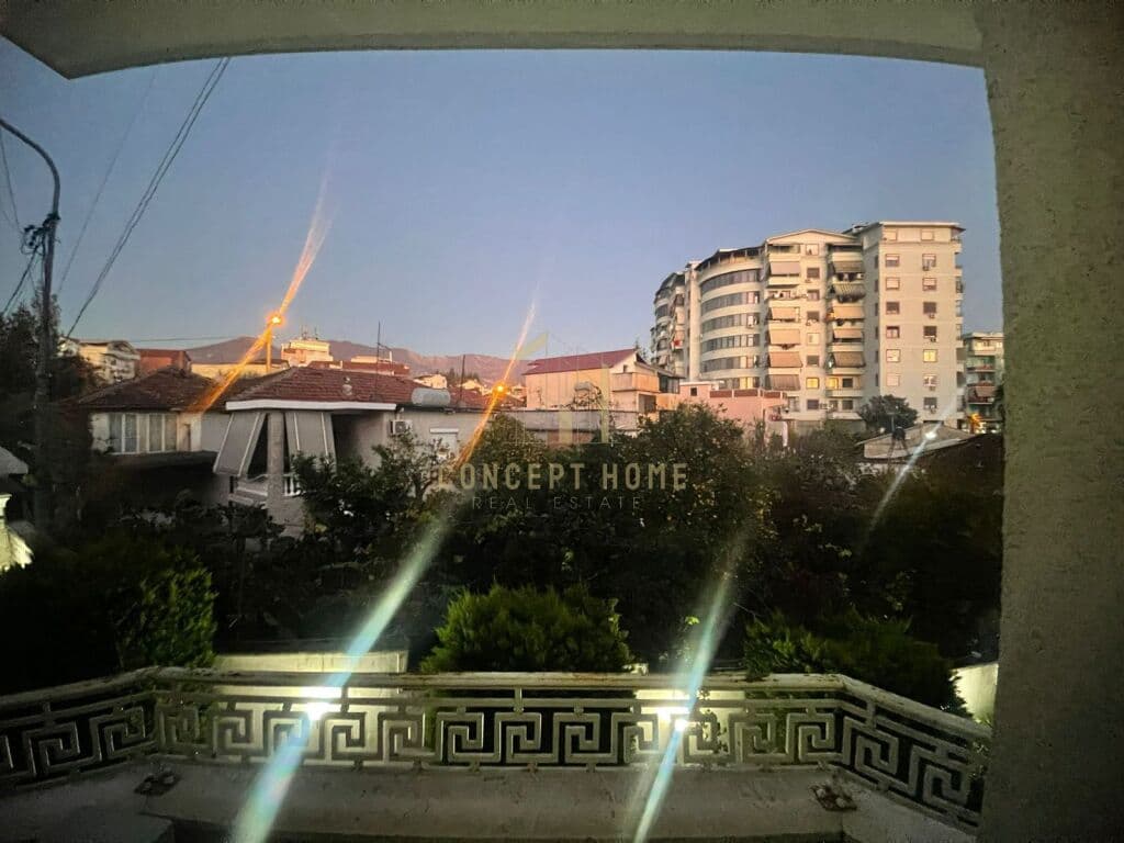 Jepet me qera apartament 3+1+2 ne Ali dem
