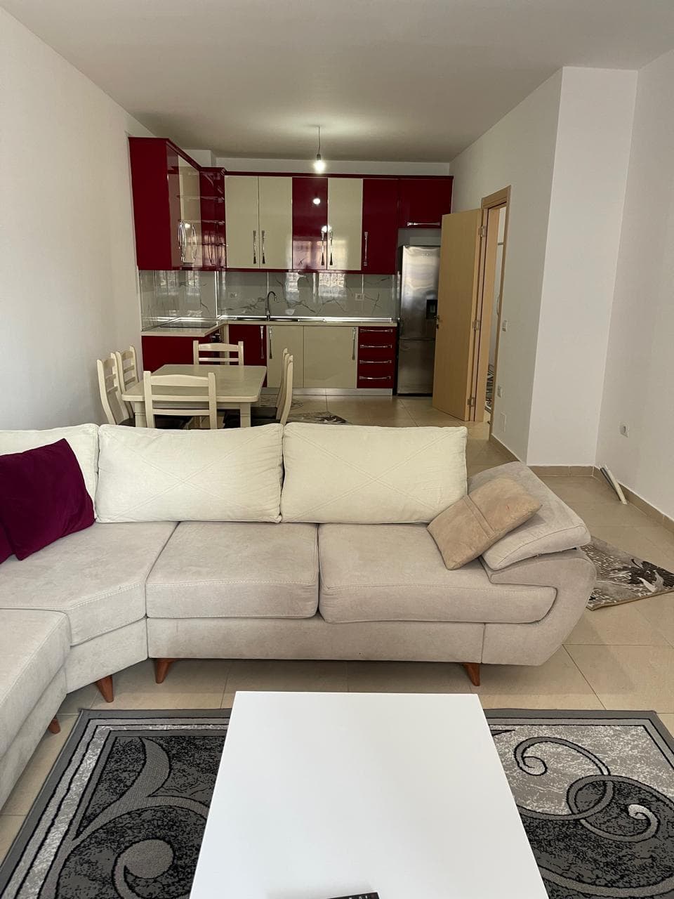 Jepet me qera Apartament 3+1+2 Ne Kinostudio