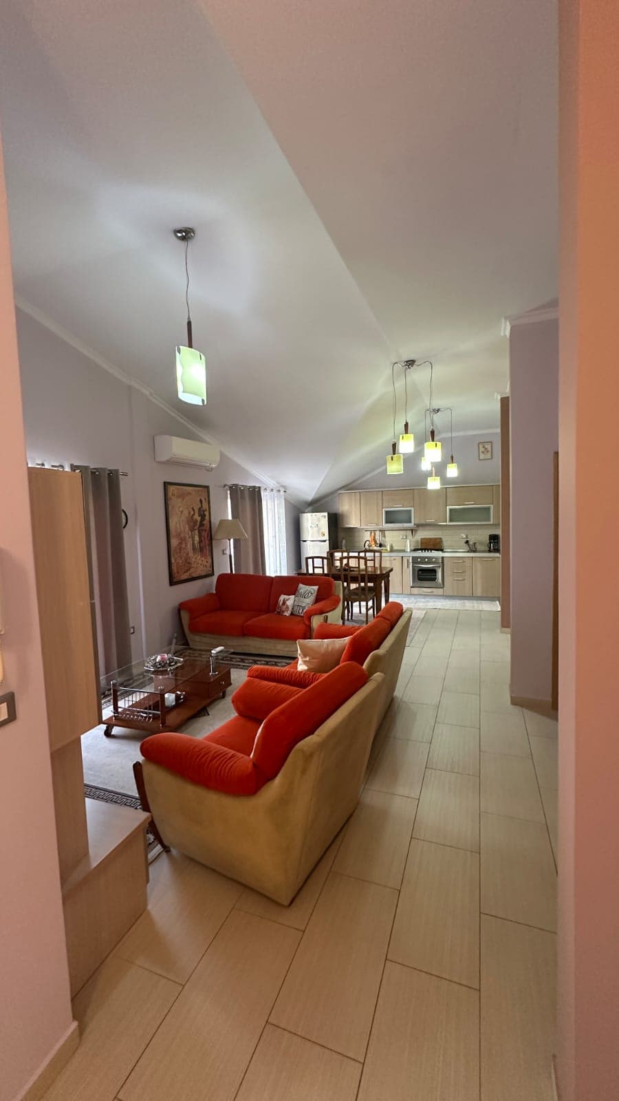 Apartament me qera 3+1+post parkimi tek Kristal Center.