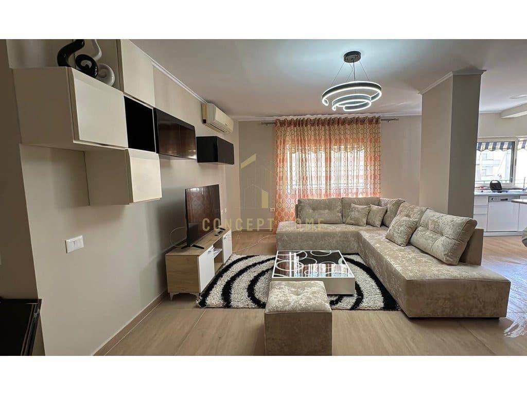 Jepet me qera apartament 2+1 tek Komuna e Parisit