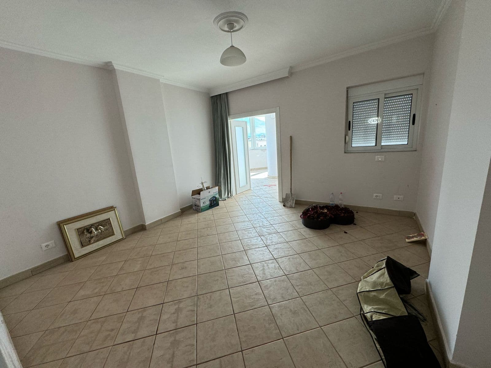Apartament 2+1 për Shitje në Komuna e Parisit, Tiranë - 245000€