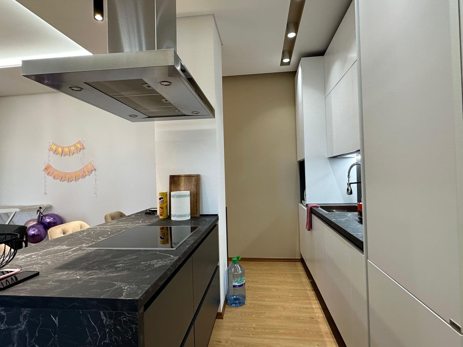 Jepet me qera super apartament 2+1+2 tek Pallati me shigjeta 3