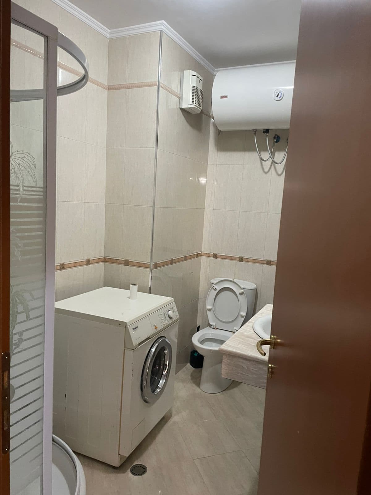 Apartament 2+1+2 Me Qira në Qendër, tek 9 Kateshet - 800€ | kati 7 3