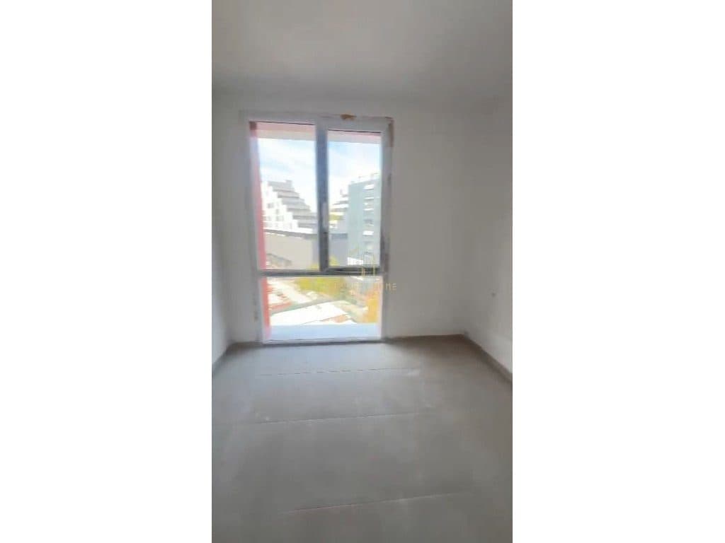 Jepet me qera apartament 3+1+2 tek Rruga e Dibres 3