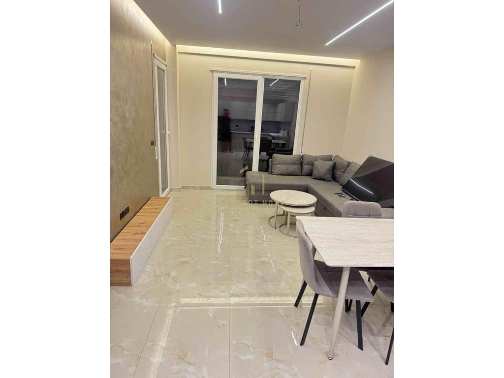 Jepet me qera apartament 2+1+2 tek