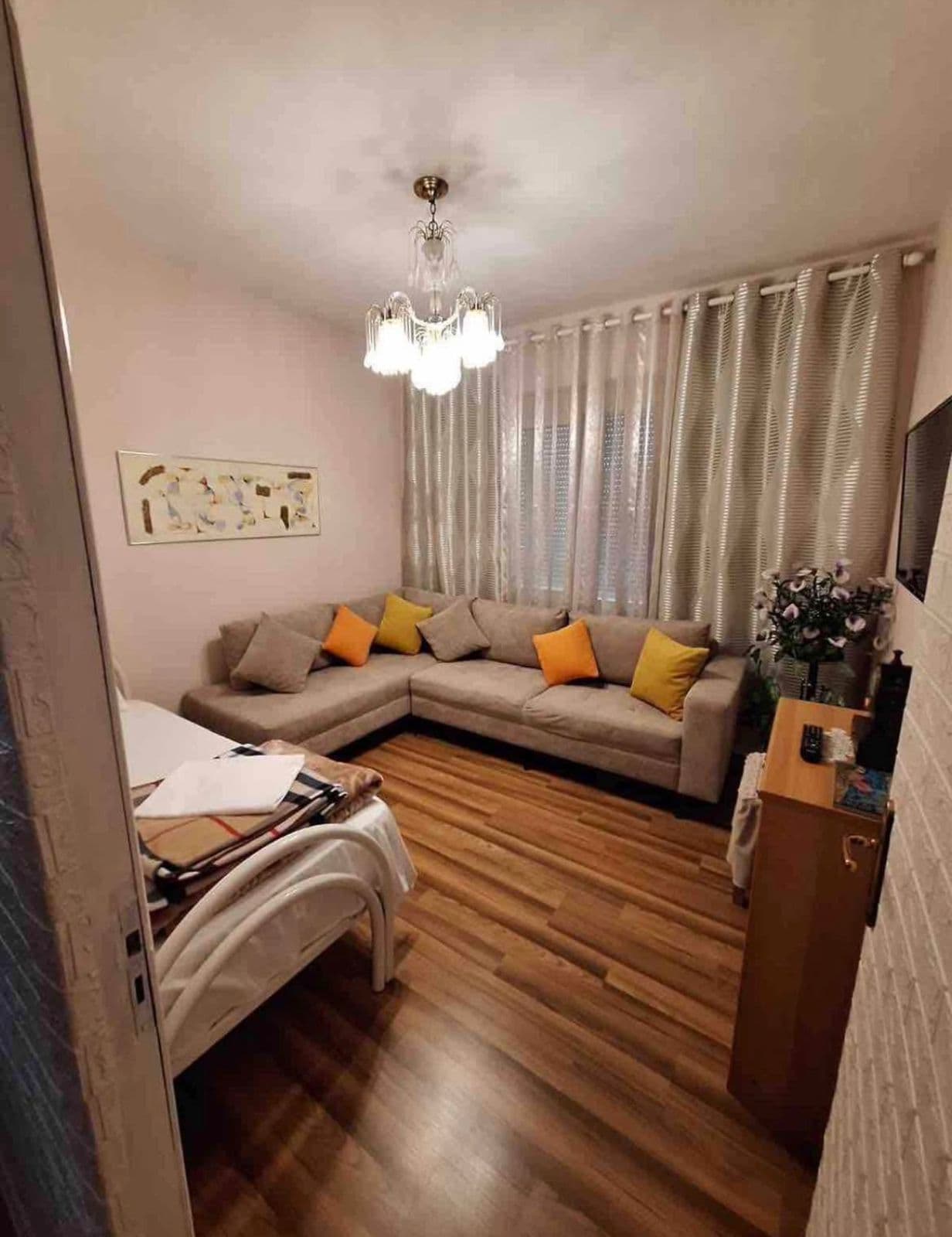 Shitet apartament 2+1 ne Myslym shyr