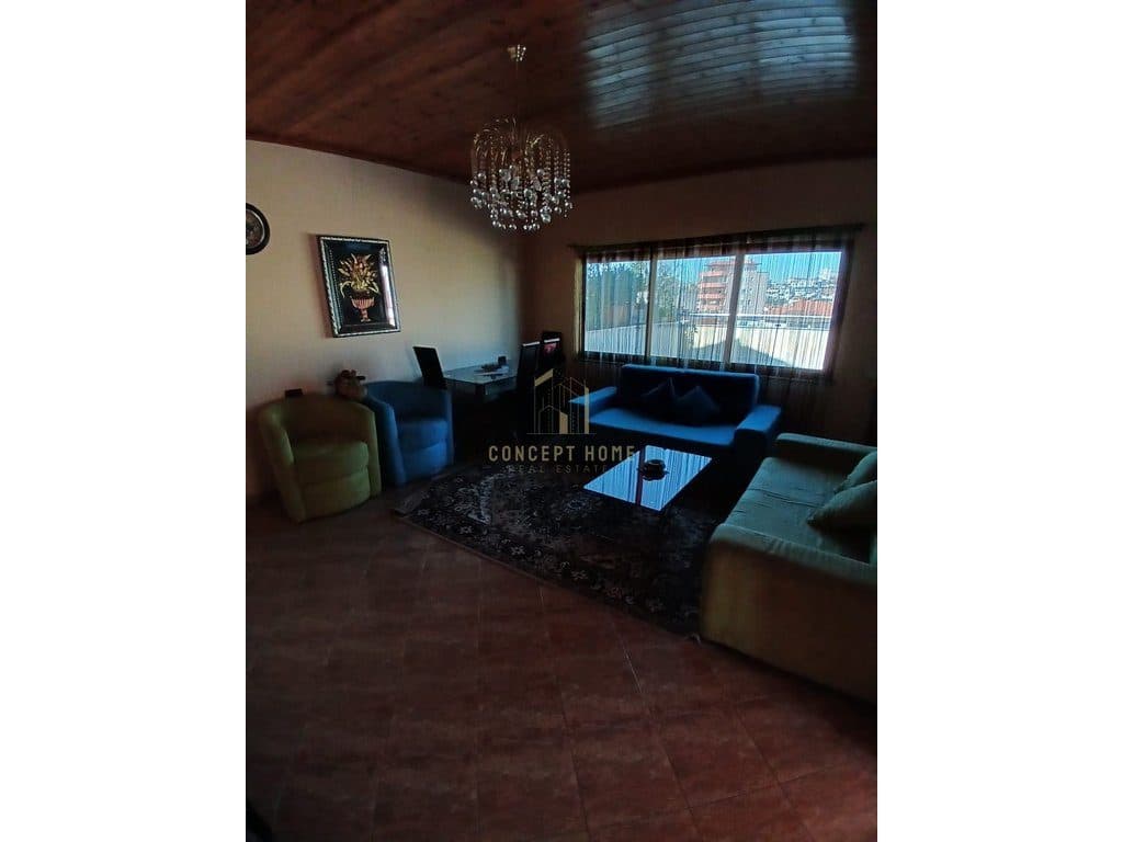 Jepet me qera apartament 2+1 ne Shkoze/Cmimi: 350 Euro/Muaj 4