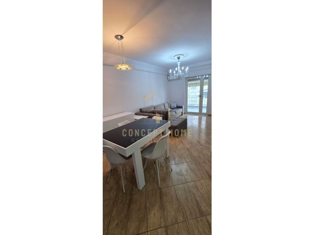 Shitet apartament 1+1 Te Rruga e Kavajes 3