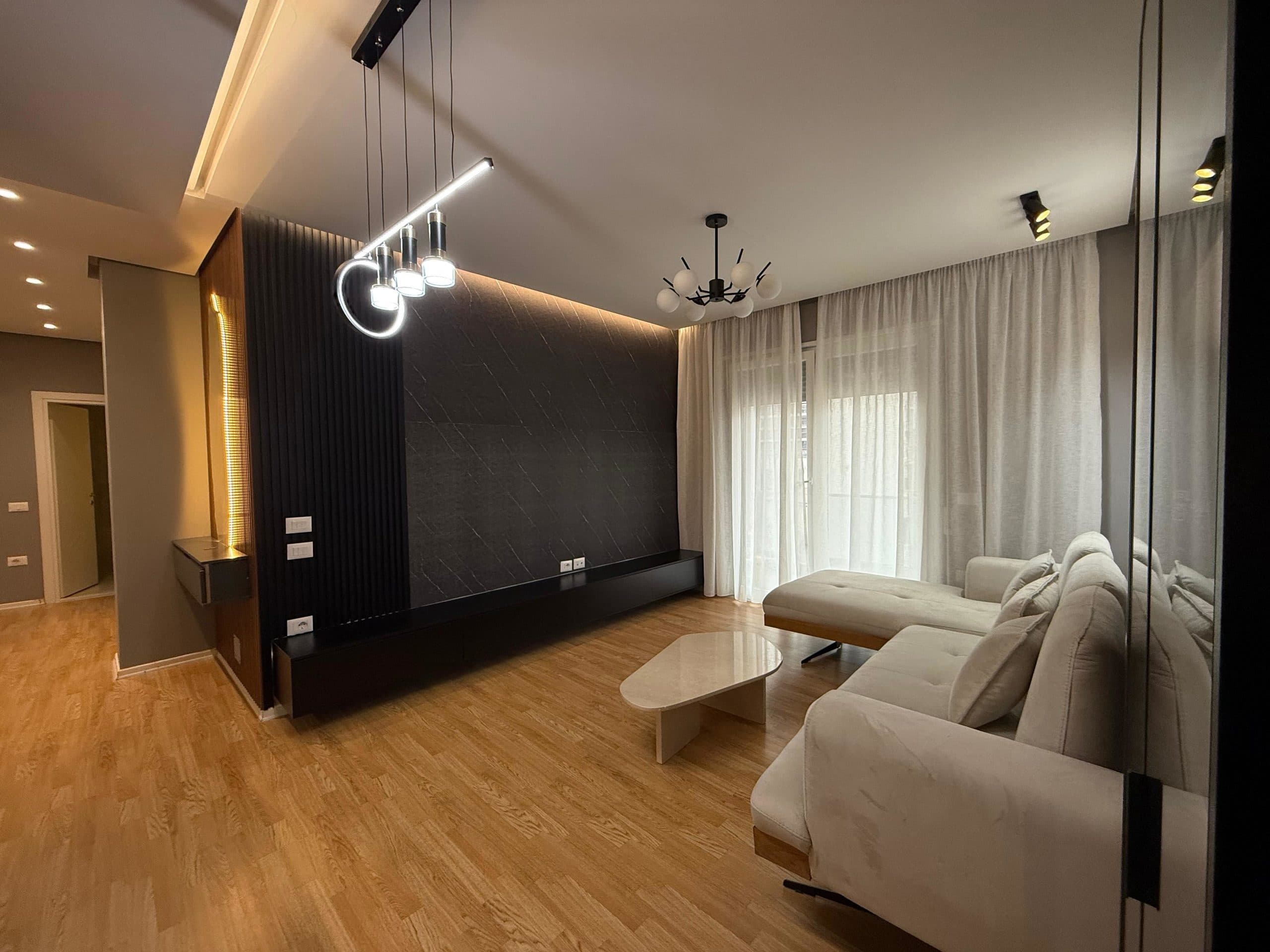 Jepet me qera apartament 2+1 ne Qender. 2