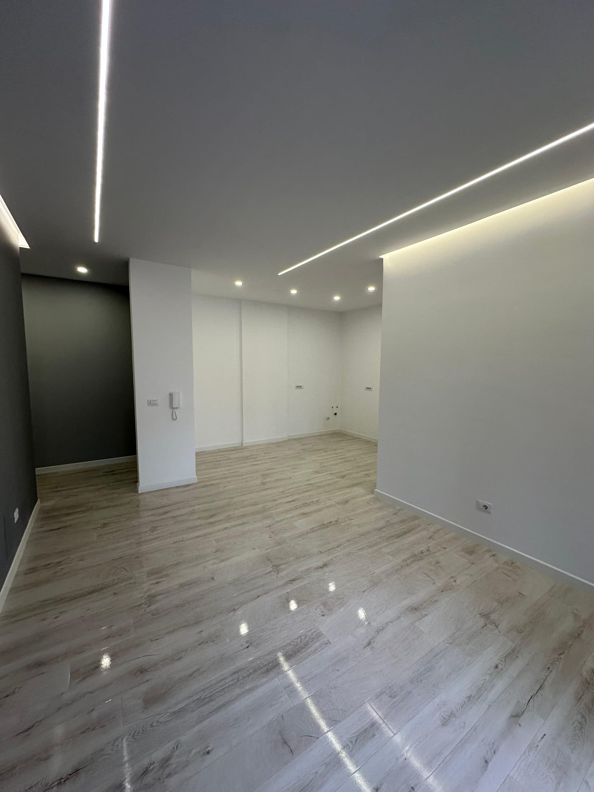 Shitet apartament 2+1+ post Parkimi , Bulevardi i Ri