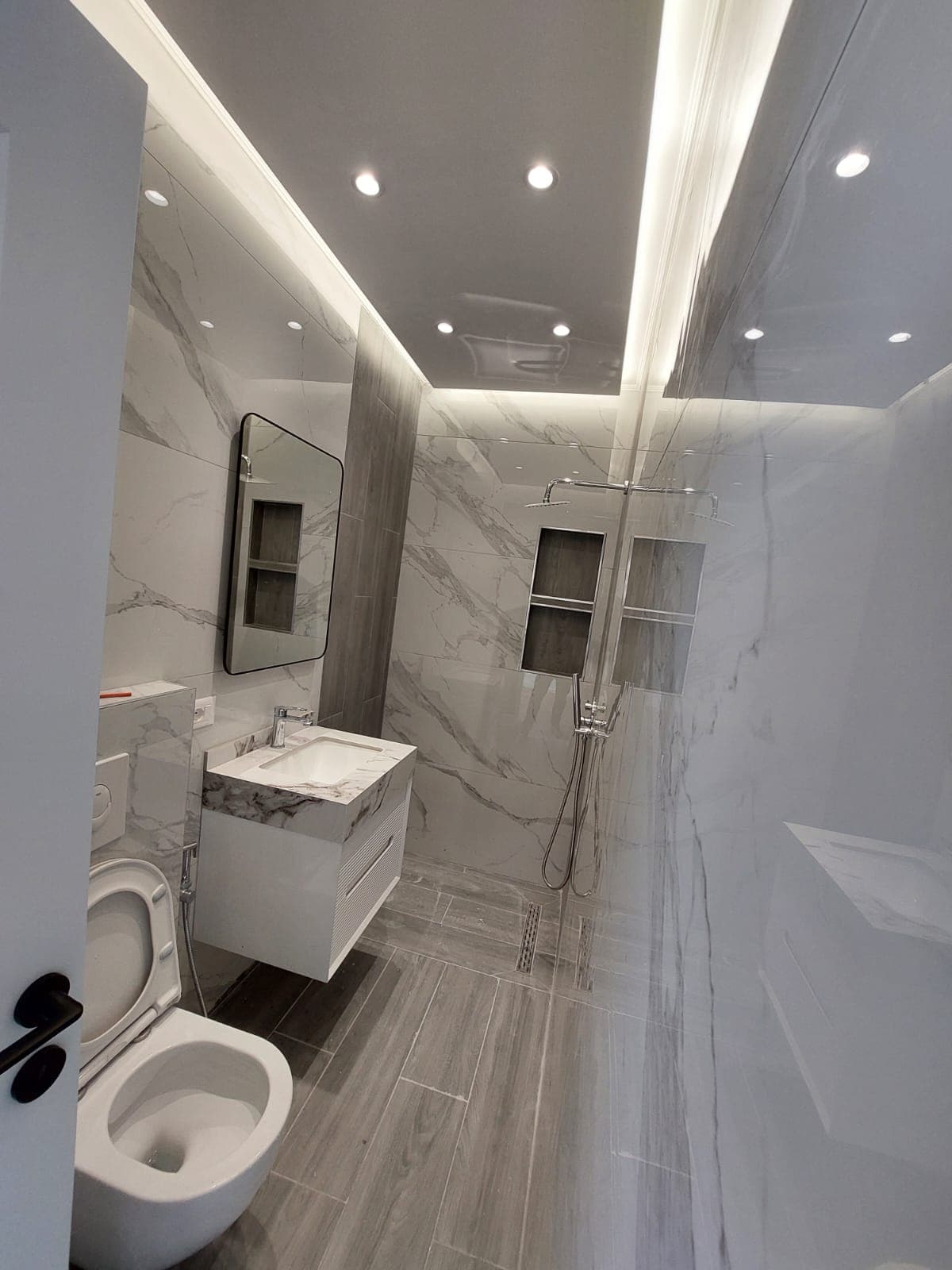 Shitet super apartament 2+1 Rruga e Barrikadave, *QENDER* 2