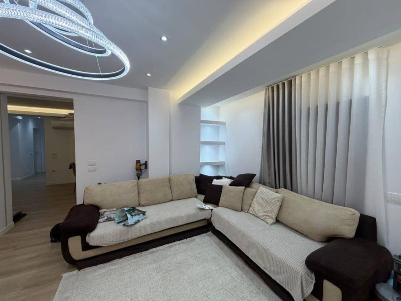 Jepet me qera Apartamenti 2+1 tek Kodra e Diellit 2
