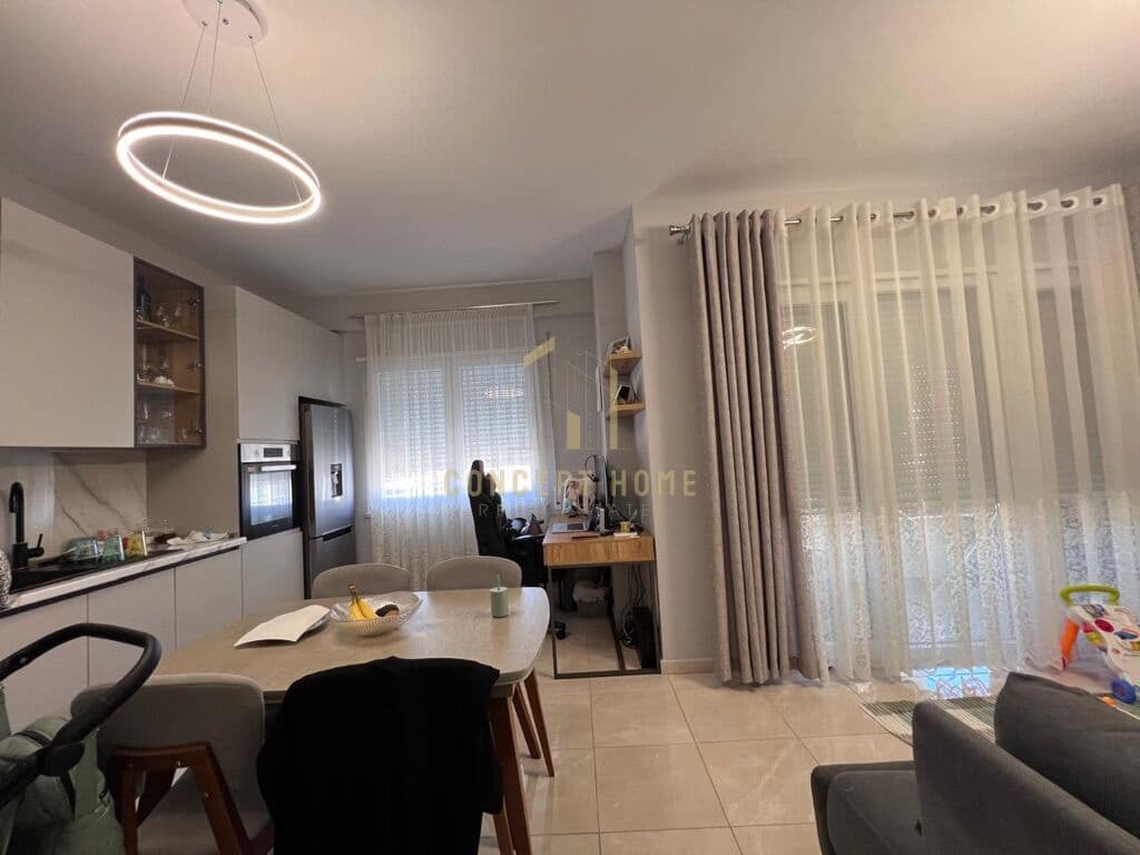 Apartament 1+1 , Komuna Parisit pallat 2022 / 140,000€/ Diskutueshem 2