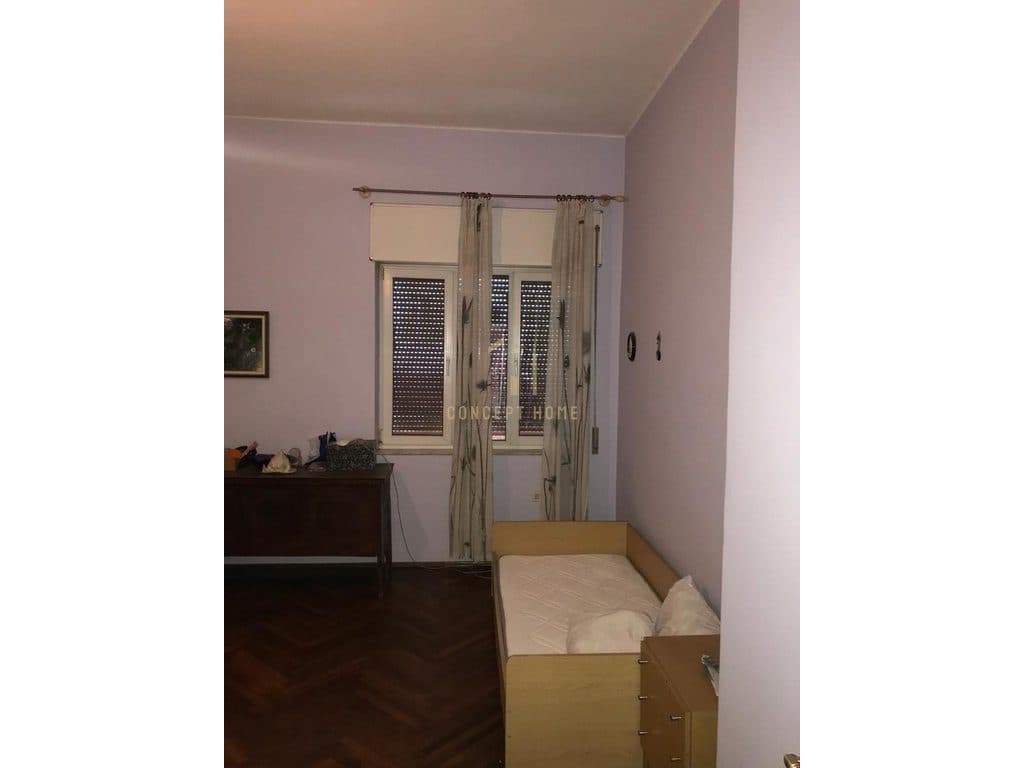 Jepet me qera apartament 3+1 ne Qender 3