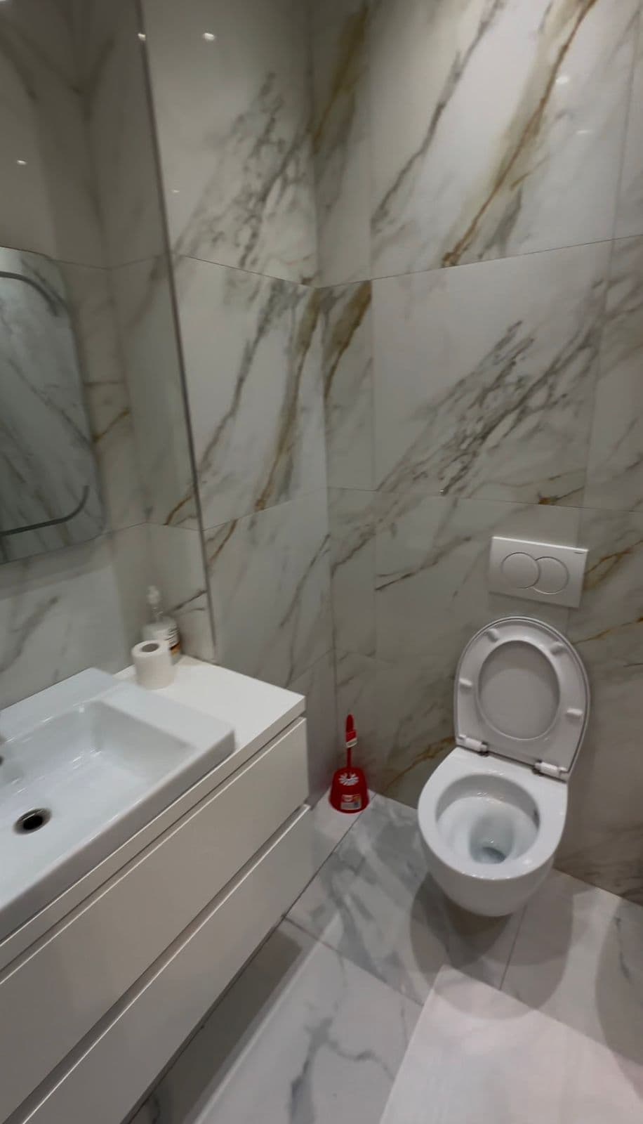 Jepet me qera apartament 1+1 tek Lake View 4