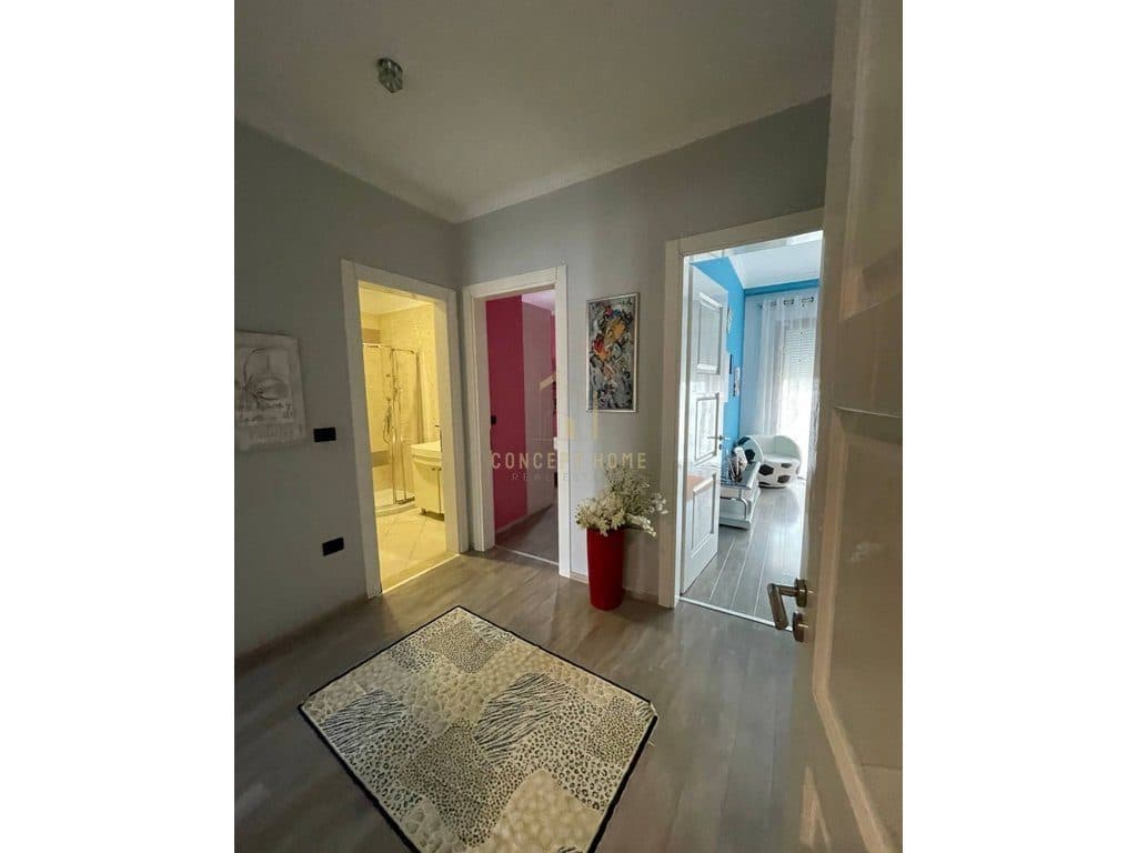 Jepet me qera Apartament 3+1+2+parkim tek Rruga e kavajes. 4